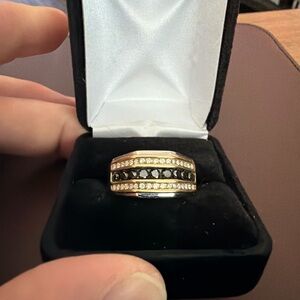 Elegant Gold and Black Stone Ring